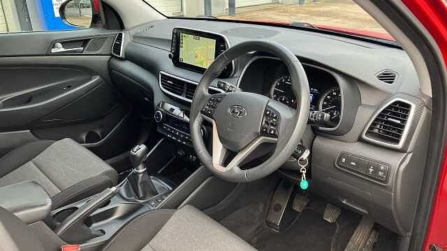 Hyundai TUCSON 1.6 GDi SE Nav 5dr 2WD Petrol Estate Red