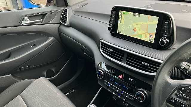 Hyundai TUCSON 1.6 GDi SE Nav 5dr 2WD Petrol Estate Red